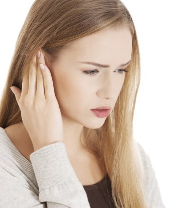 Humbja e dëgjimit dhe zhurma në vesh janë të zakonshme te të mbijetuarit nga kanceri